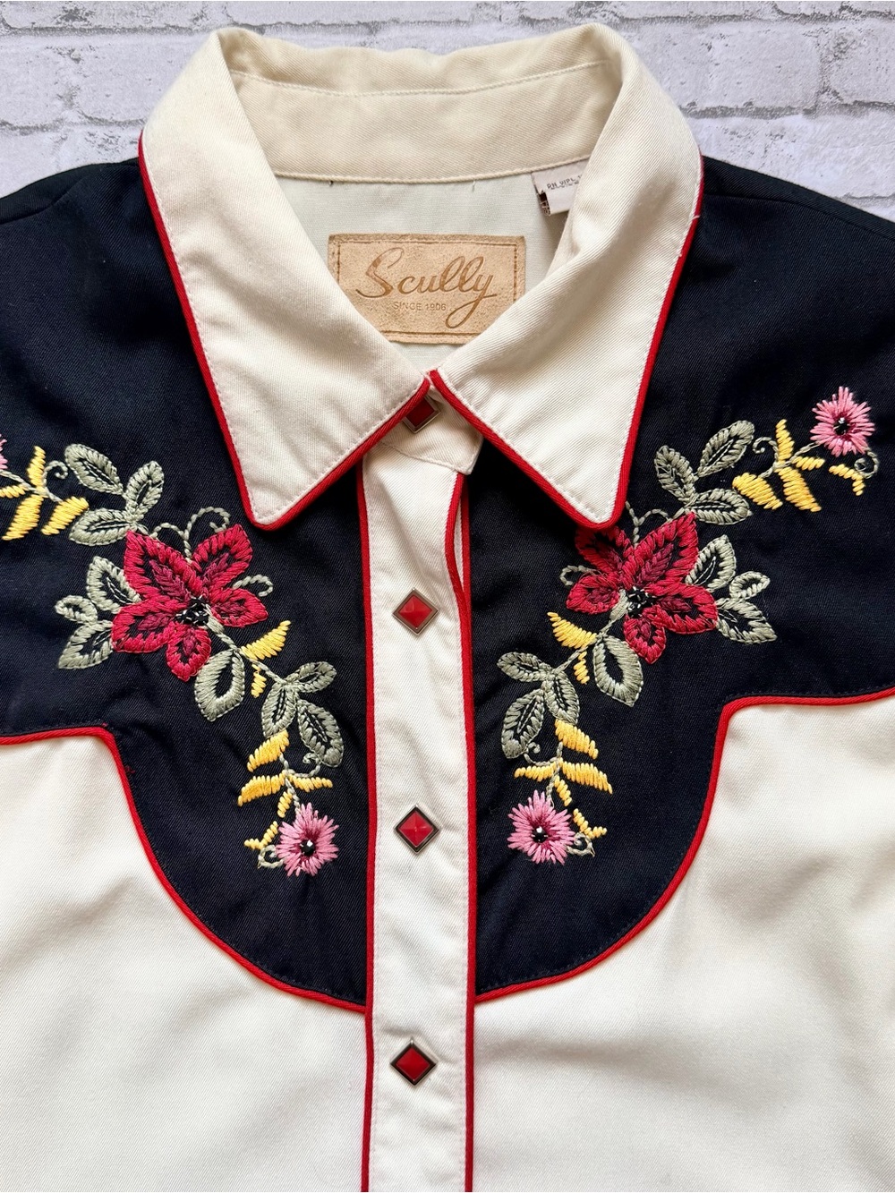 Women’s Scully Western Embroidered Floral Pearl Snap Button Down Shirt - Picture 2 of 12